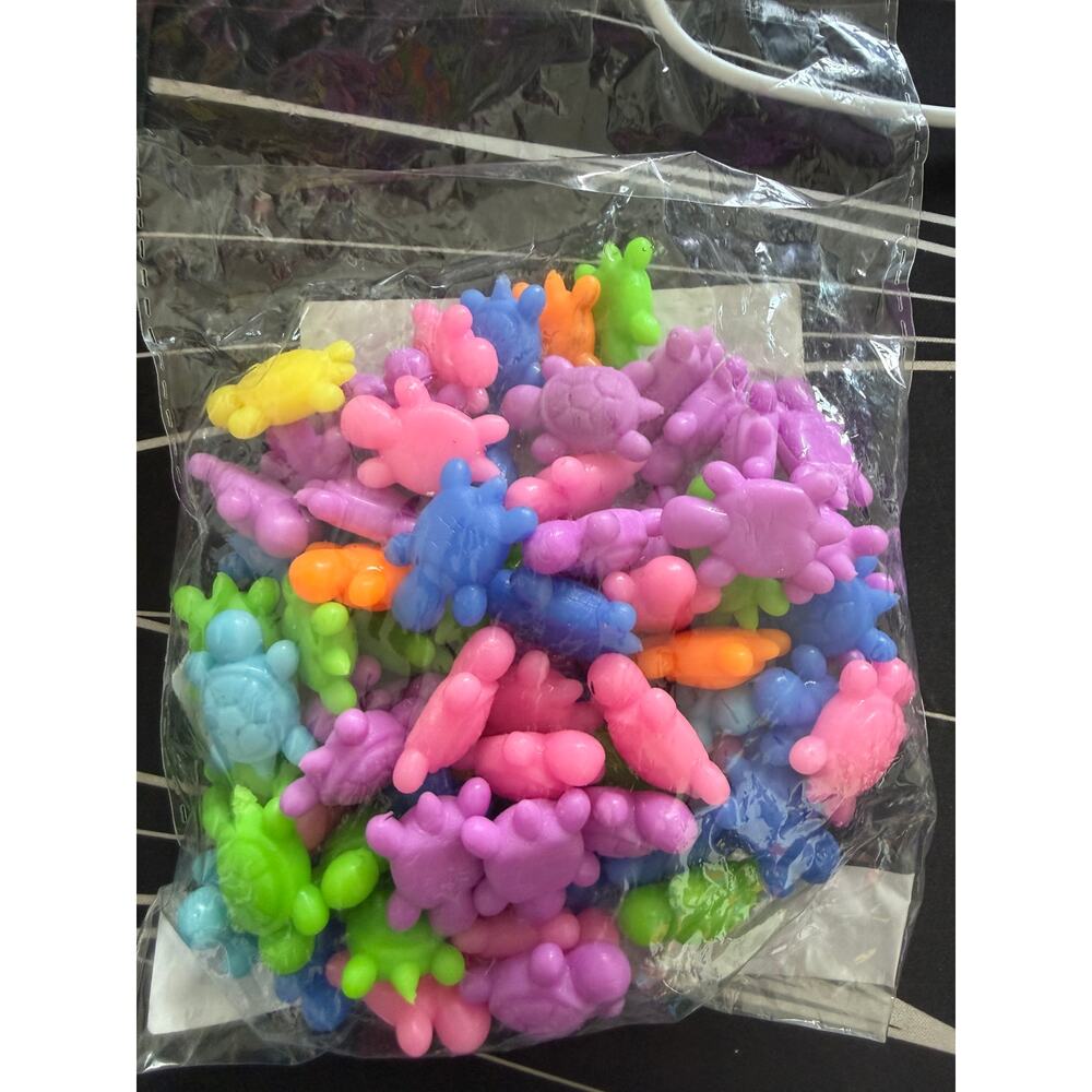 New bag of ~75 mini squeezable stretchy colourful turtles - Picture 2 of 4